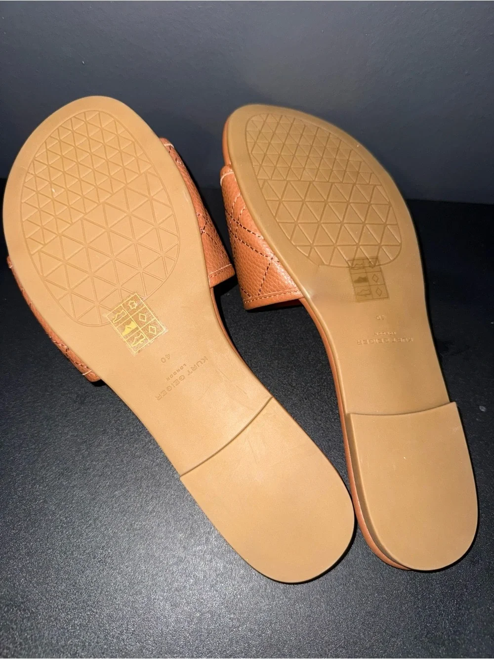 NWOT Kurt Geiger Greenwich Leather Slide Sandals Tan Camel Sz 9 / 40